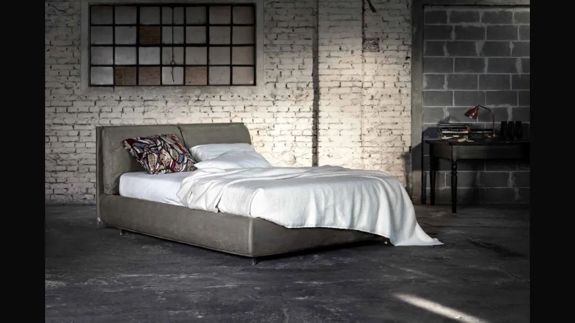 Bed with Gipsy headboard by Veneran