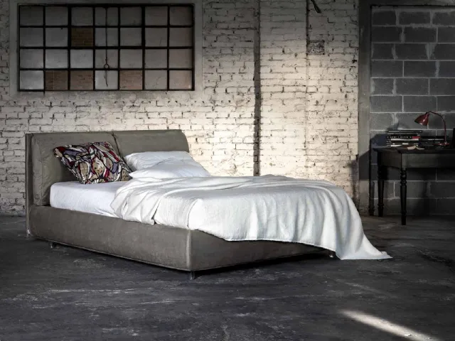 Bed with Gipsy headboard by Veneran
