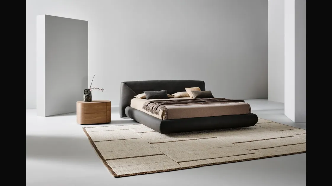 Read in Holden leather by Bonaldo

(Note: This