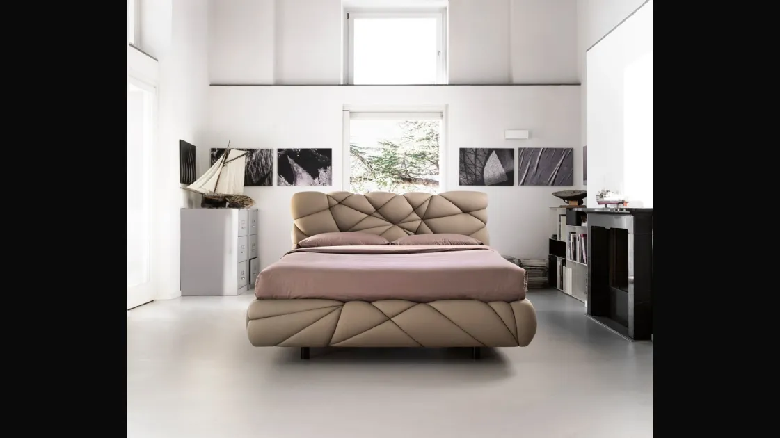 Design bed upholstered and soft as a cloud Marvin by Noctis.
