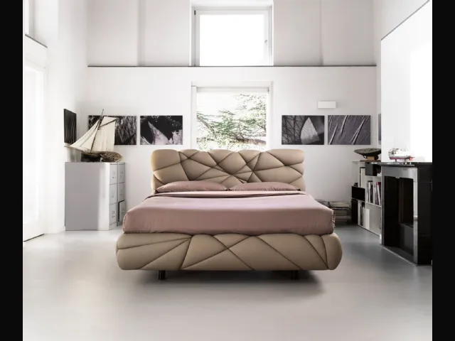 Design bed upholstered and soft as a cloud Marvin by Noctis.