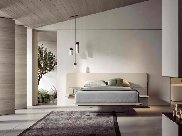 Wooden bed lacquered in Pinot by Veneran