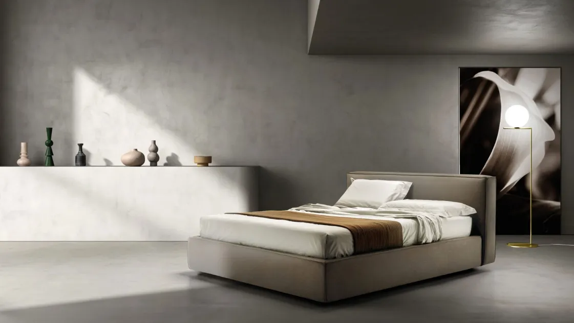 Bed upholstered in fabric with Relaxed headboard by Bside.