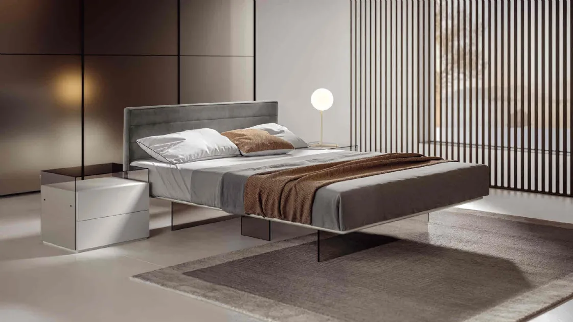 Slim upholstered bed by Veneran