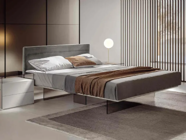 Slim upholstered bed by Veneran