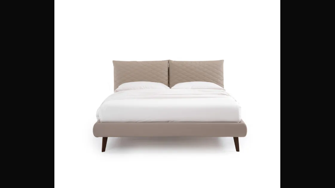 Bed with quilted headboard So Regular by Noctis.