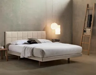Double bed in eco-nubuck. Suspended headboard with headrest applied to the wall by Veneran.
