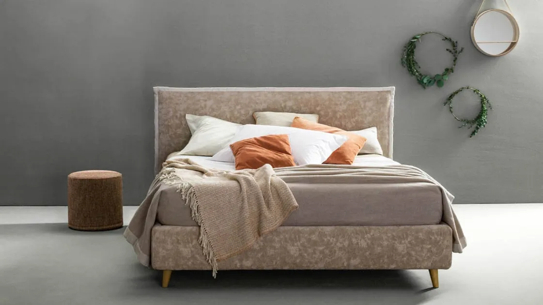 Double bed in fabric with the Truss headboard by Bside.