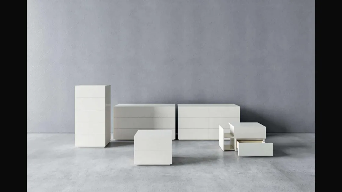 Night group in matte lacquered finish by Veneran
