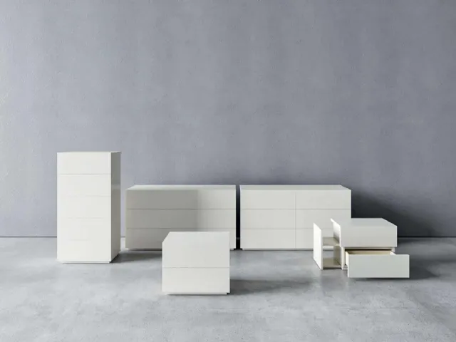 Night group in matte lacquered finish by Veneran