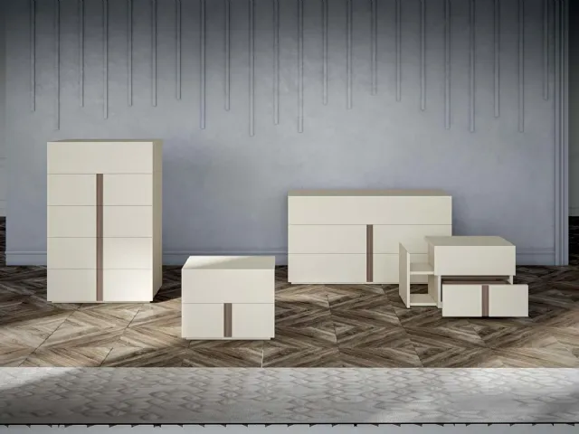 Night Square group in matt lacquered finish with Veneran wood insert