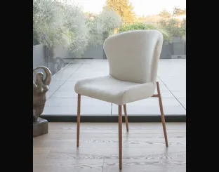 Aurora chair in upholstered fabric by Altacom.