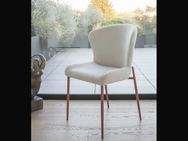 Aurora chair in upholstered fabric by Altacom.