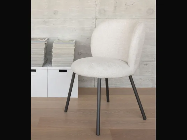 Belle chair in upholstered fabric by Altacom
