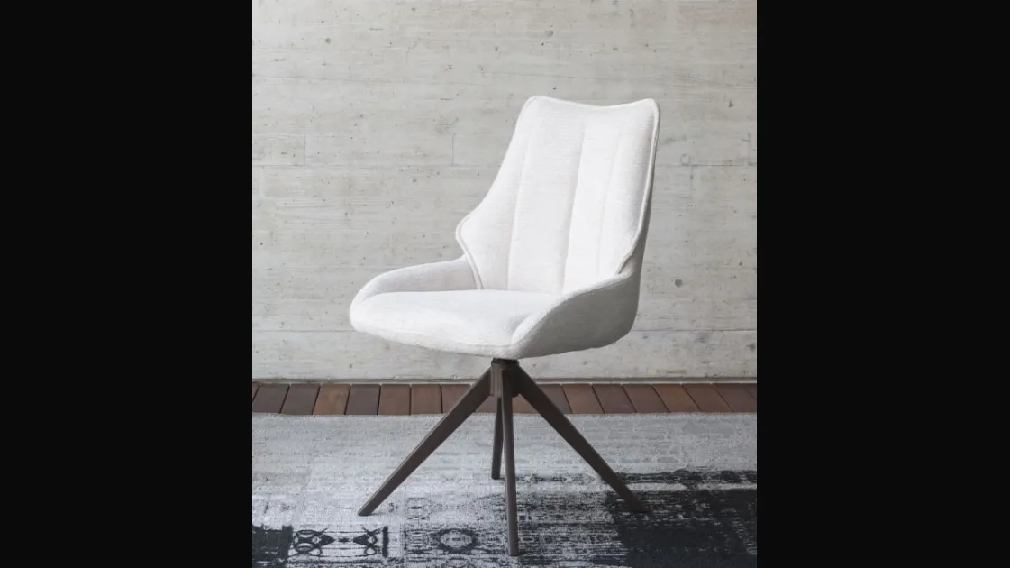 Raya chair in upholstered fabric by Altacom.