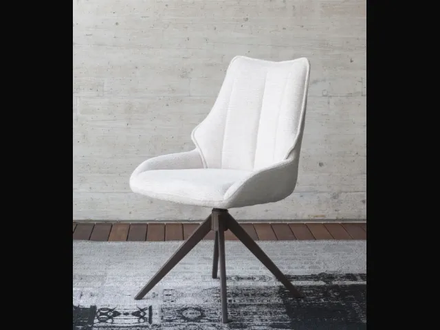 Raya chair in upholstered fabric by Altacom.