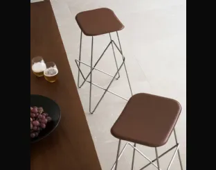 Endless stool in leather and metal by Desalto.