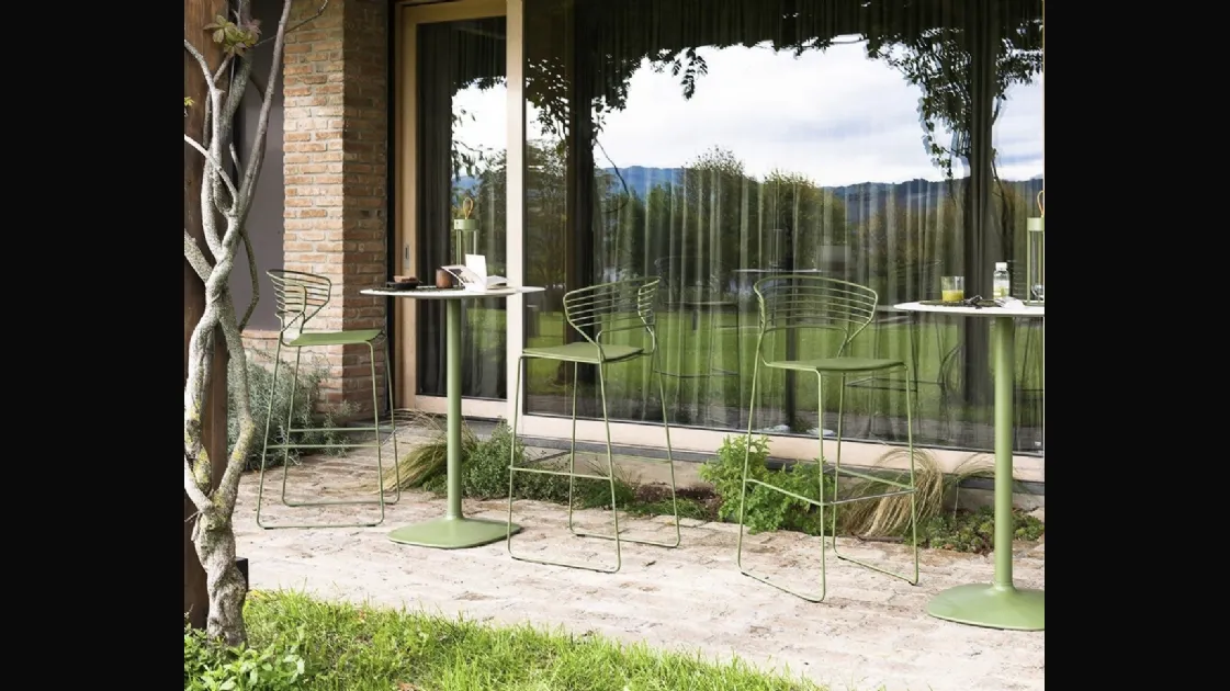 Desalto's Koki Wire stool.