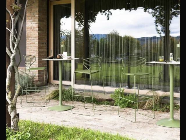 Desalto's Koki Wire stool.