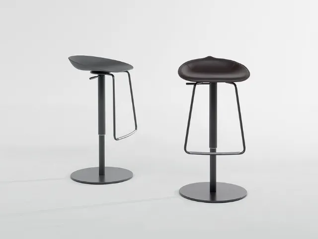 Tab leather stool by Bonaldo