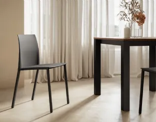 Zara chair with painted metal structure and polypropylene seat by Arredo3.