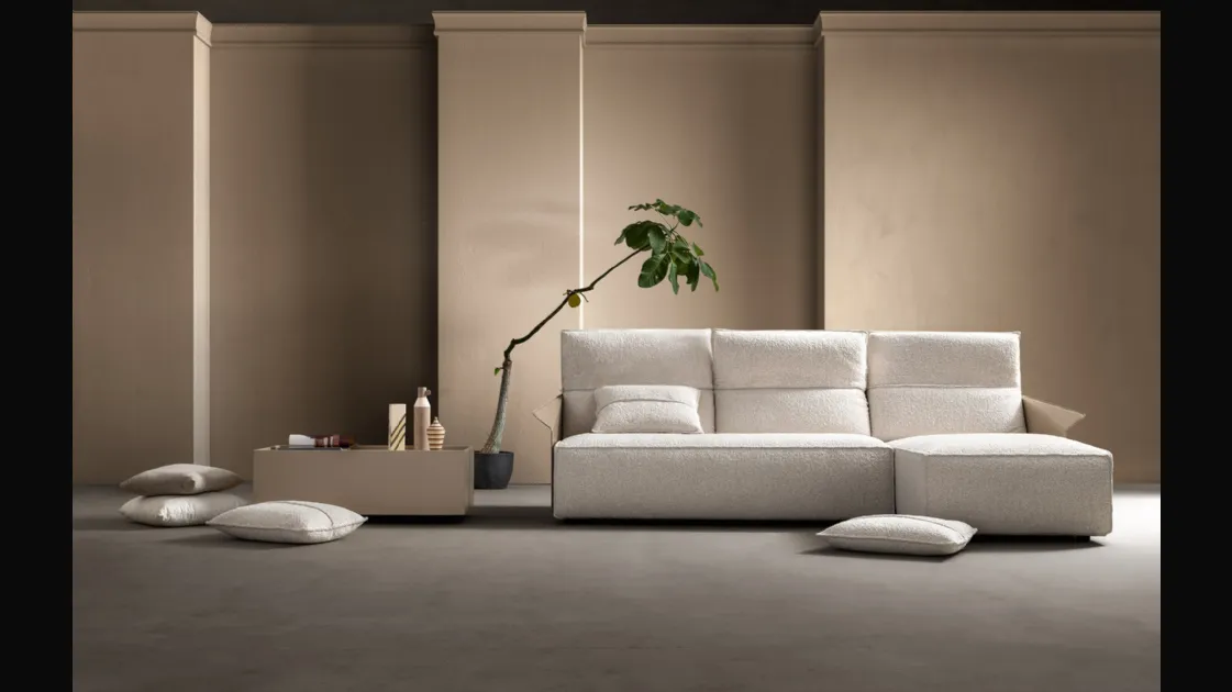 Relax fabric and leather sofa with Vibe Hit peninsula by Samoa