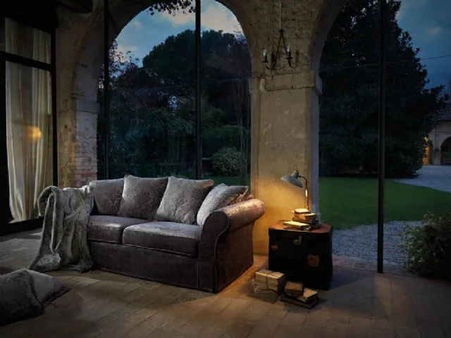 Elite linear sofa by Samoa.