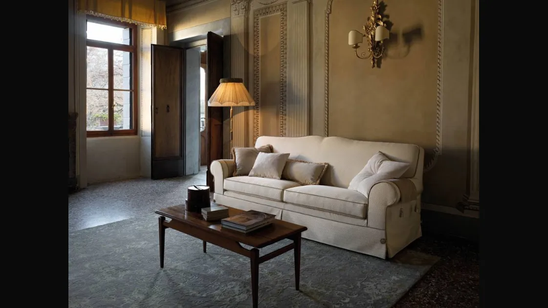 Classic sofa in Medea fabric by Samoa.