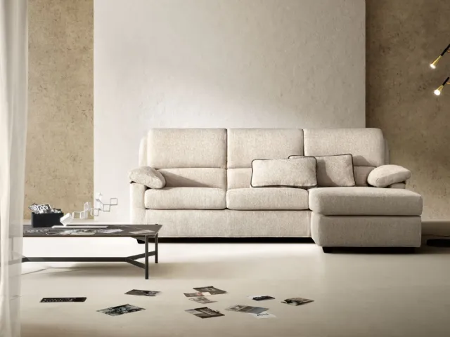 Retro-style sofa in fabric with Sun peninsula by Samoa.