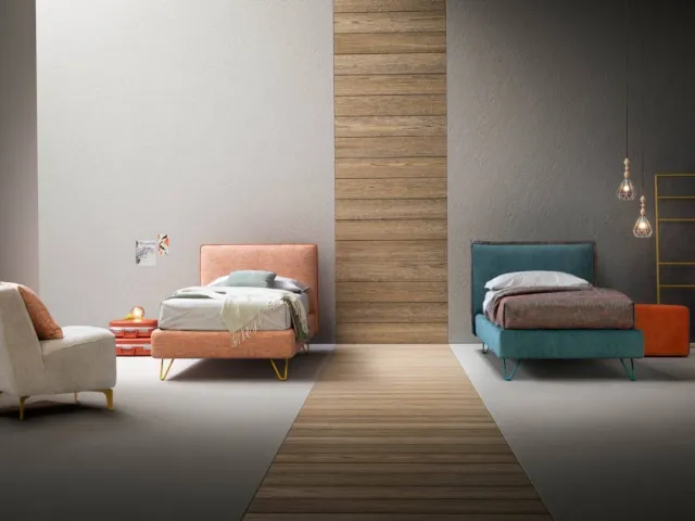 Modern bed in upholstered fabric with Piping by Bside.
