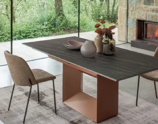 Extendable table Defense by Altacom.