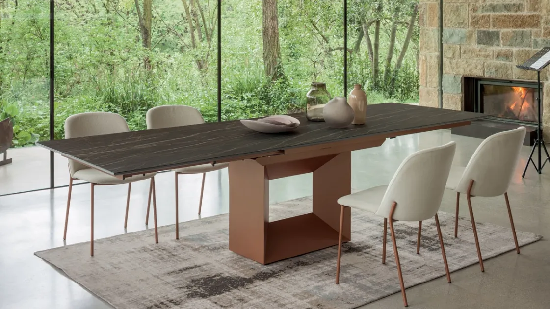 Extendable table Defense by Altacom.