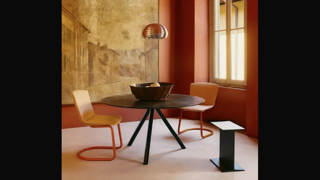 HEB Round marble table by Desalto.