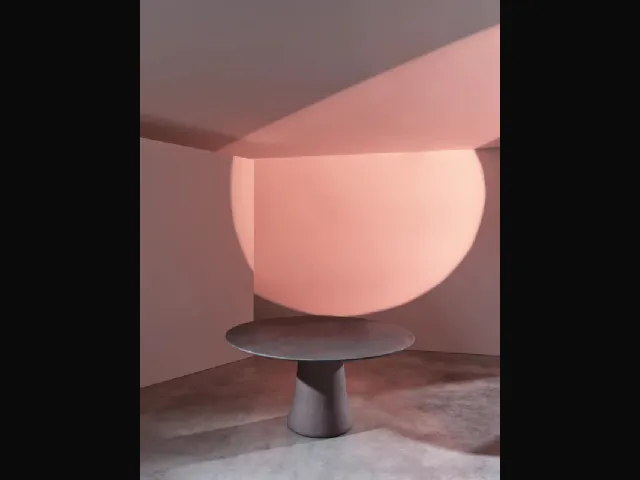 Round table Mae 36 in hand-applied clay spatula by Gervasoni.
