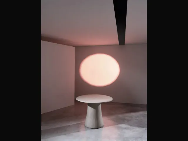 Round table Mae 39 in spatulated clay at the base by Gervasoni.