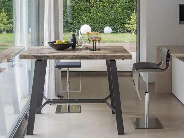 Extendable Pick Up table with melamine top by Altacom.