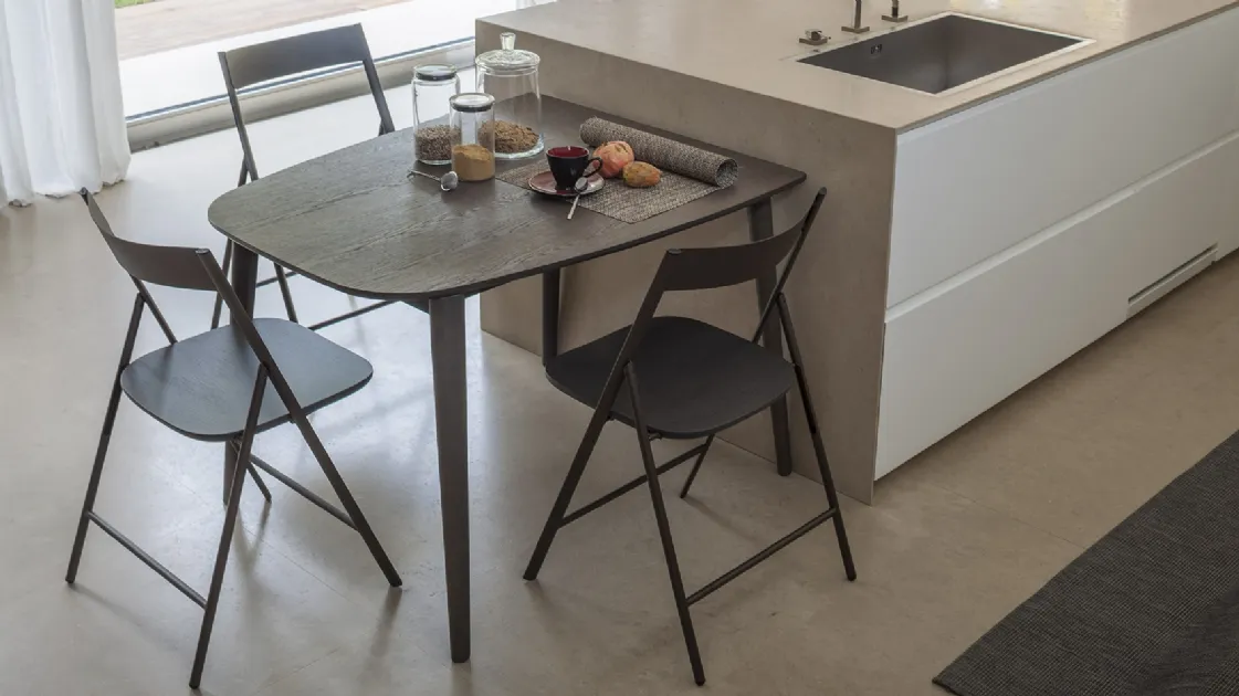 Extendable table made of Ribot Wood by Altacom.