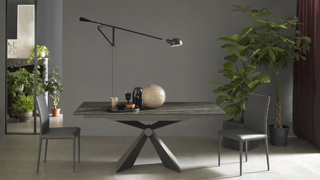 Extendable table with ceramic top from Synthesis by Altacom.