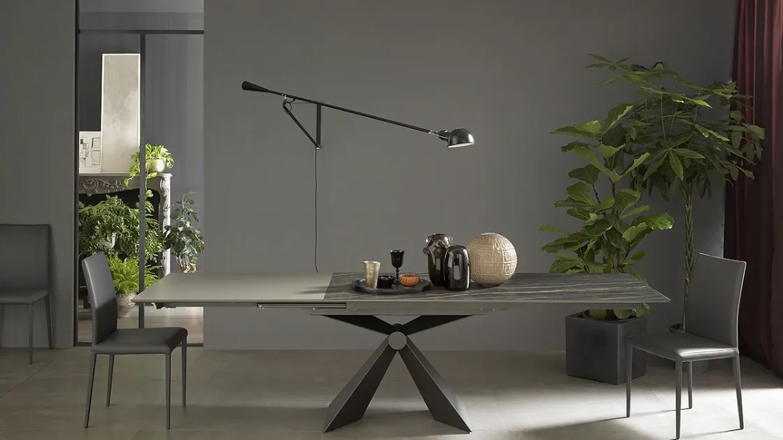 Extendable table with ceramic top and metal structure Synthesis by Altacom