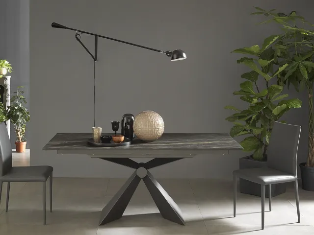 Extendable table with ceramic top from Synthesis by Altacom.