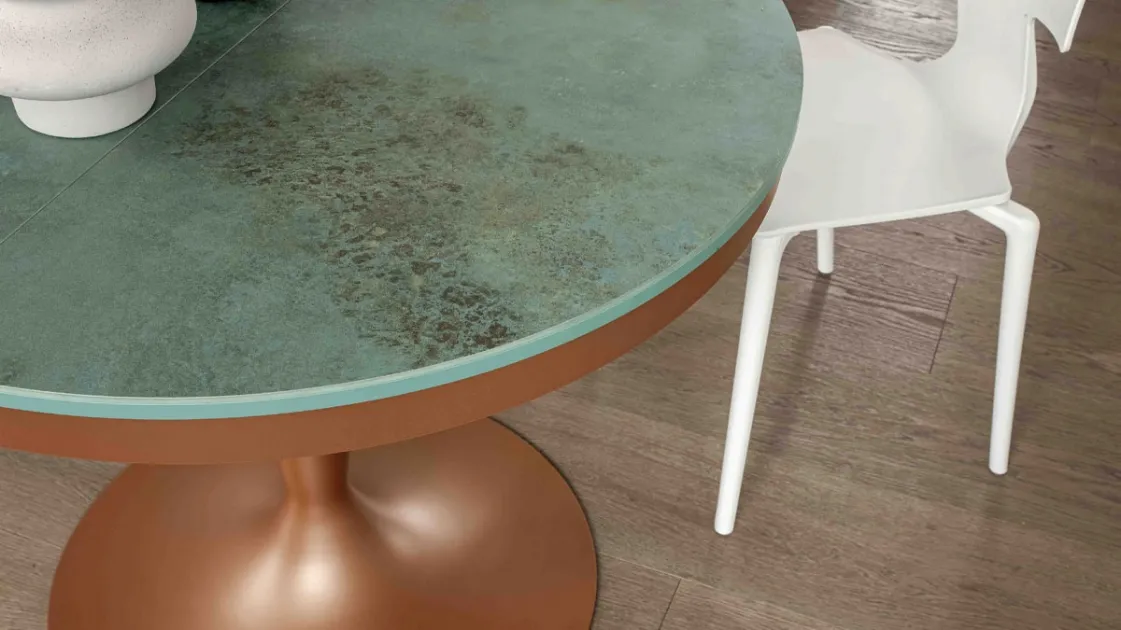 Extendable round table with ceramic top and Sun metal base by Altacom.