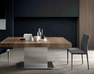 Extendable Tower Maxi table in Oak veneer by Altacom.