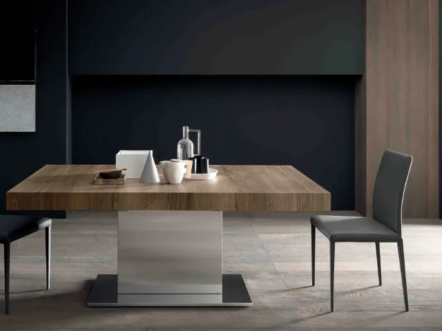 Extendable Tower Maxi table in Oak veneer by Altacom.