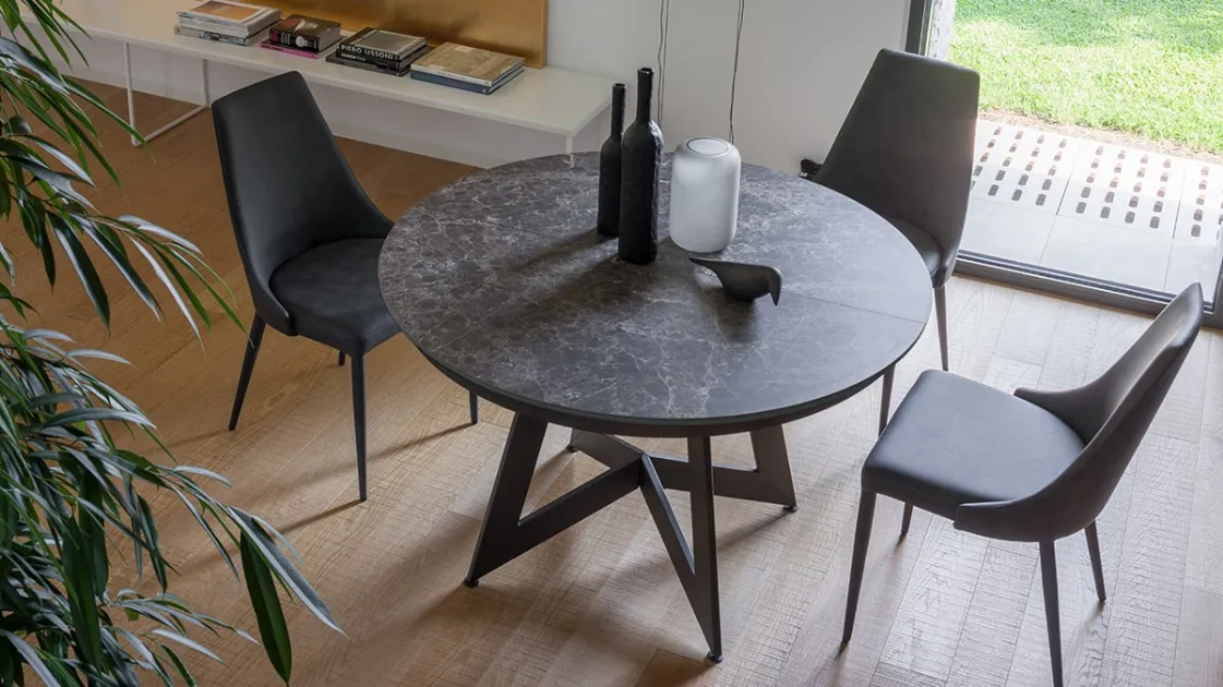Extendable round table with ceramic top and metal structure Venus by Altacom.