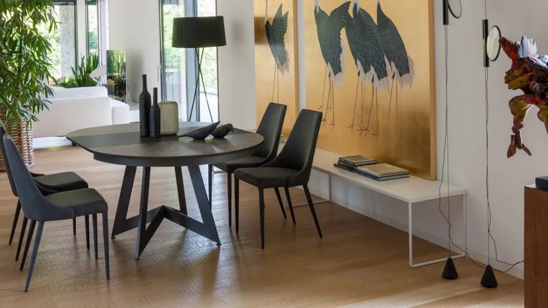 Extendable round table with ceramic top and metal structure with telescopic mechanism Venus by Altacom.
