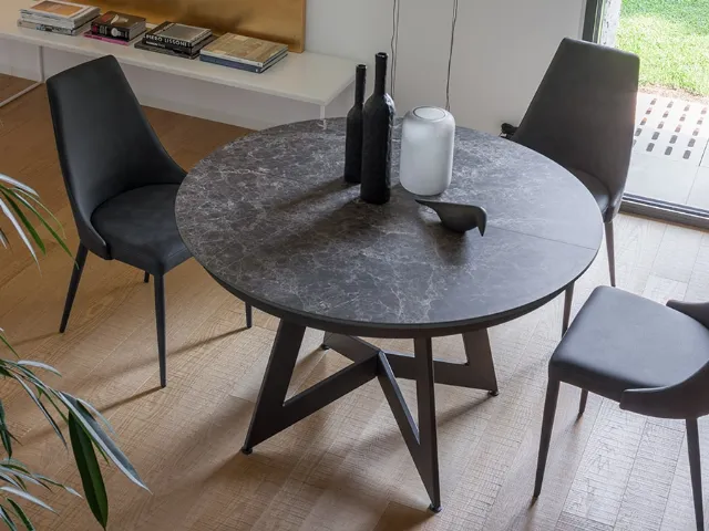 Extendable round table with ceramic top and metal structure Venus by Altacom.