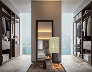 Walk-in closet Wall Domino 09 in matte moka lacquer by Veneran.