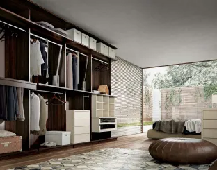 Walk-in closet Wall Domino 36 in smoked oak and matte Sahara lacquer by Veneran.
