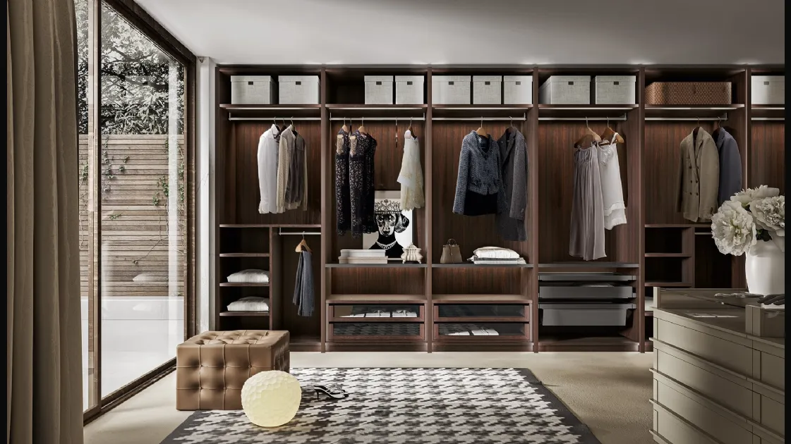 Walk-in closet Wall Domino 58 in oak and lacquered by Veneran.