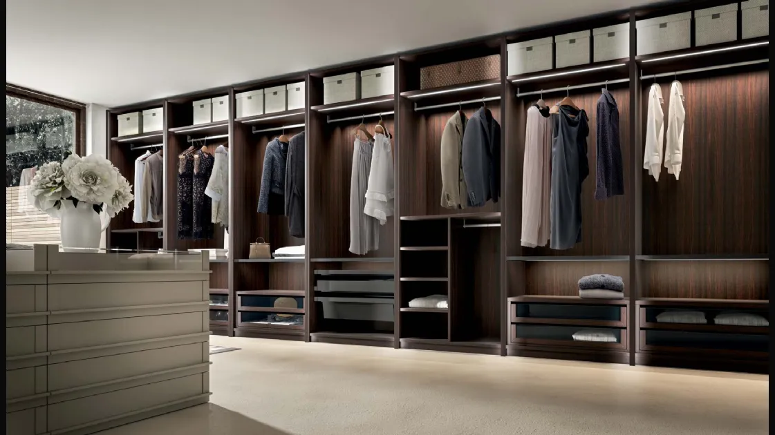 Walk-in closet Wall Domino 58 in oak and lacquered by Veneran